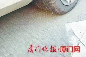 轮胎下故意放钉子，是谁那么狠？图片
