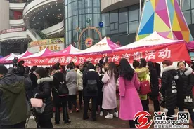 维权日“盘子女人坊影楼” 常德客户组团维权未果图片