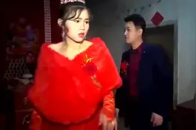 江苏一对新人结婚，一进家门就要跪拜，新娘子没有半点怨言视频封面