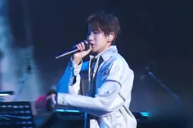 王源被曝签约贾乃亮公司 将向前公司追讨千万片酬视频封面