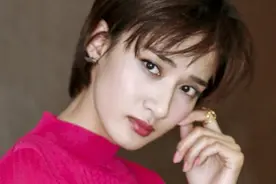 活捉一名女汉子，光鲜亮丽的演员们幕后竟是这般吃相视频封面