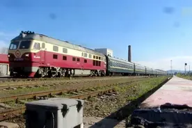 开往中国最北端的火车 沈阳至漠河2667次塔河站发车