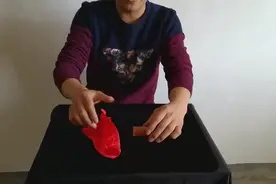 魔术教学 空手变出手帕 空手消失东西 魔术揭秘视频封面