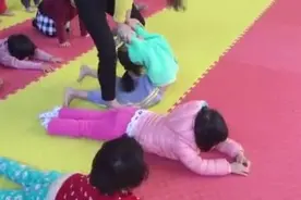 跳水训练——压肩、压腰训练