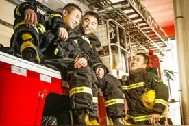 重磅！国家综合性消防救援队伍面向社会公开招录消防员正式启动(望推广！热血青年都来做人民的消防卫士吧！)视频封面