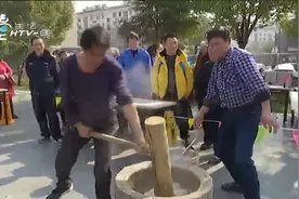 与众不同的新年礼物！居民费时费力打手工年糕，送给80岁以上老人