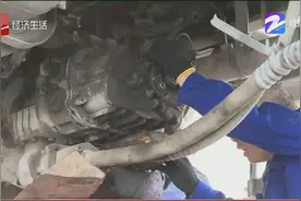 长途汽车的背后：维修人员一天检修四五十辆车视频封面