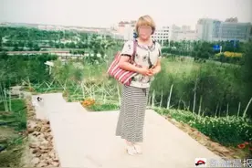 穿裙子化淡妆 诈骗60多人140万，能人“大姐”居然是男的图片