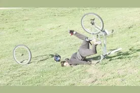 坑爹的自行车恶搞：谁骑谁傻缺！视频封面