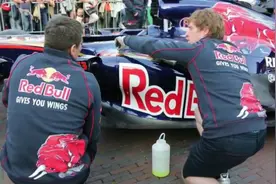 F1赛车都是怎么加油的，看了这个加油视频就知道了视频封面