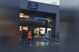 圣诞节加拿大排队抢始祖鸟商品？看来加拿大始祖鸟衣服果然便宜啊视频封面