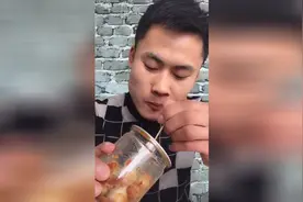 吃货一鸣哥：香辣八爪鱼籽，我们地方叫大米，一口一个，超赞！视频封面