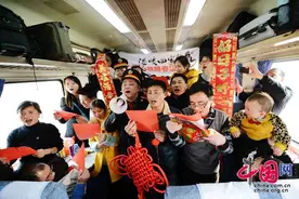 铁路音乐家 列车唱《回家》图片