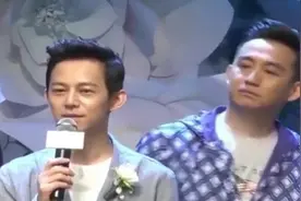 何炅和父母罕见合照遭曝光！温馨画面让人羡慕视频封面