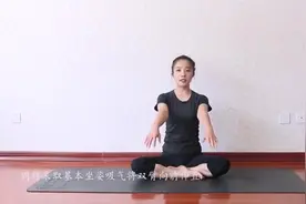 美女老师教你瑜伽手指操，专治手关节肿大和疼痛，值得收藏！视频封面