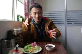 谢霆锋探店第六站北京，毛肚，炸酱面，卤煮，烤鸭视频封面