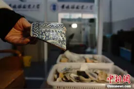 景德镇陶瓷大学古陶瓷“鉴宝师”图片