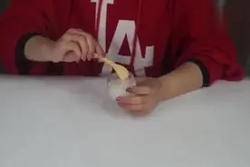 香水喷了没有味道 时尚达人教你一招，不仅香味四溢还能滋润皮肤视频封面