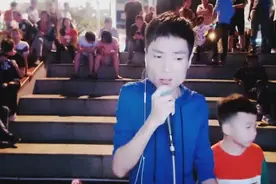 残疾歌手王亮深圳户外演唱《无所谓》，嗓音沙哑好听视频封面