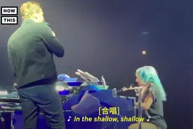 布莱德利·库珀惊喜现身Lady Gaga拉斯维加斯演唱会视频封面