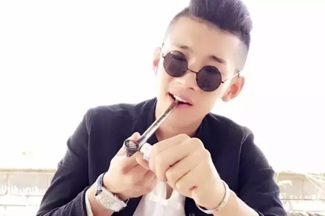 是谁给了“喊麦之王”MC天佑月入百万、开豪车睡嫩模的资格？