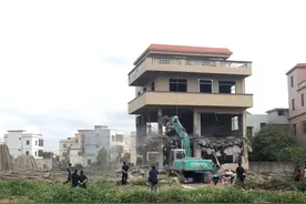 海口秀英区出动500余名执法人员 1天拆除违建1.62万平米图片