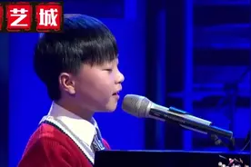 小男孩自弹自唱《贝加尔湖畔》，天籁之音，只应天上有！视频封面