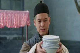 难怪力气这么大，能吃这么多的面，老板惊呆了