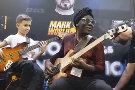 八岁小正太，史诗贝斯，完美现场，高能涌动！视频封面