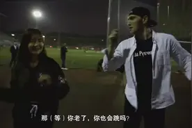 老外与大妈斗舞，广场舞要征服全球