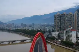 走进大四川攀枝花，航拍美丽的城市米易县，冬天太暖和了视频封面