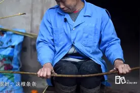 农村大伯一根竹子自造古老农具，你知道是什么吗视频封面