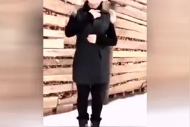 二货男子路边搭讪孕妇，笑得肚子疼！视频封面