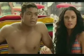海边的情侣瞬间被冻成冰，海水结冰，这都是因为卫星系统正在失效