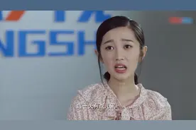 新来的前台站的太累_便偷偷脱了高跟鞋_总裁看着这小脚丫愣了视频封面