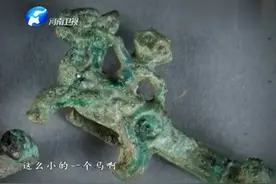 男子专门收藏带钩，但是带钩不只是腰带上用的，披风上也可以用视频封面