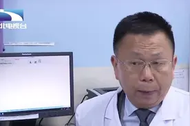 总是熬夜吃辣，小心结肠癌来找你!有这些症状要注意…视频封面