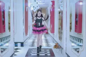 《咬人猫》PINK视频封面