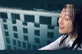 36岁张钧甯晒泳池自拍照：劳逸结合，素颜出镜元气满满视频封面