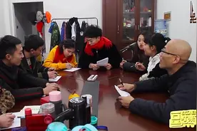 “只”字加一笔，是什么字谁答对，就给谁2万年终奖视频封面