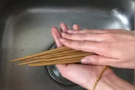 这样洗筷子才是正确的，原来你一直都做错了！图片