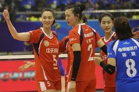 江苏女排总比分3-1力克浙江 “千年老二”历史首次问鼎联赛总冠军图片