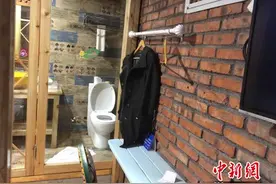 浙江一男子吸毒不肯尿检 狂奔三条街憋尿15小时终被抓图片