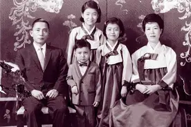 特写丨韩国抗议者的双面人生：弹劾朴槿惠并不是终结图片