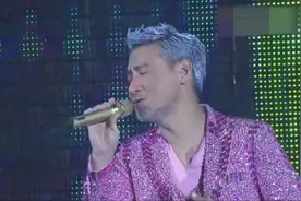 张学友柔情演唱《轻抚你的脸》，歌神的动人歌声让全场沉醉！