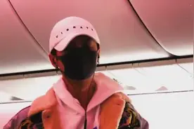 高铁小王子鹿晗死活拉不上飞机，到机场掉头就走了视频封面
