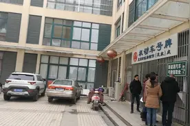 新车4S店上牌要200元代办费，不排队第二天拿牌，大家觉得划算吗视频封面