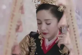 杨幂戴上凤冠霞帔，出场那一刻，惊艳到我了视频封面