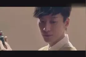 青年电影手册颁发特别奖怀念乔任梁，经纪人左洛泪洒舞台视频封面