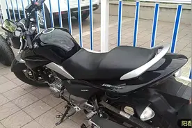 实拍豪爵铃木骊驰GW250，直列2缸水冷油箱13L，21000多完胜DL250视频封面